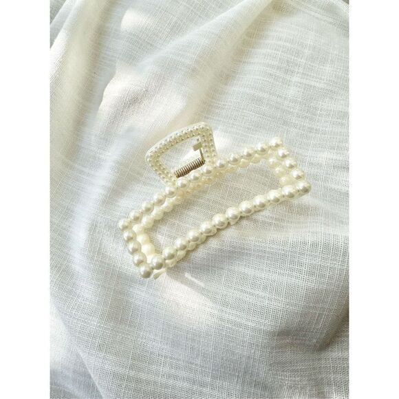Faux pearl square hair claw - Picture 1 of 2